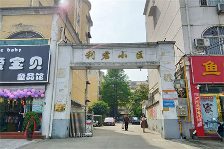 实验中学附近中央公馆3室2厅2卫99万150m2精装修出售